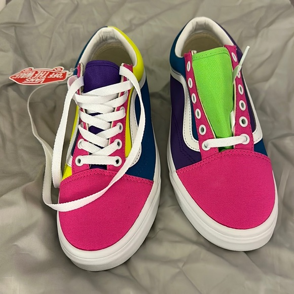 Vans - Picture 2 of 4